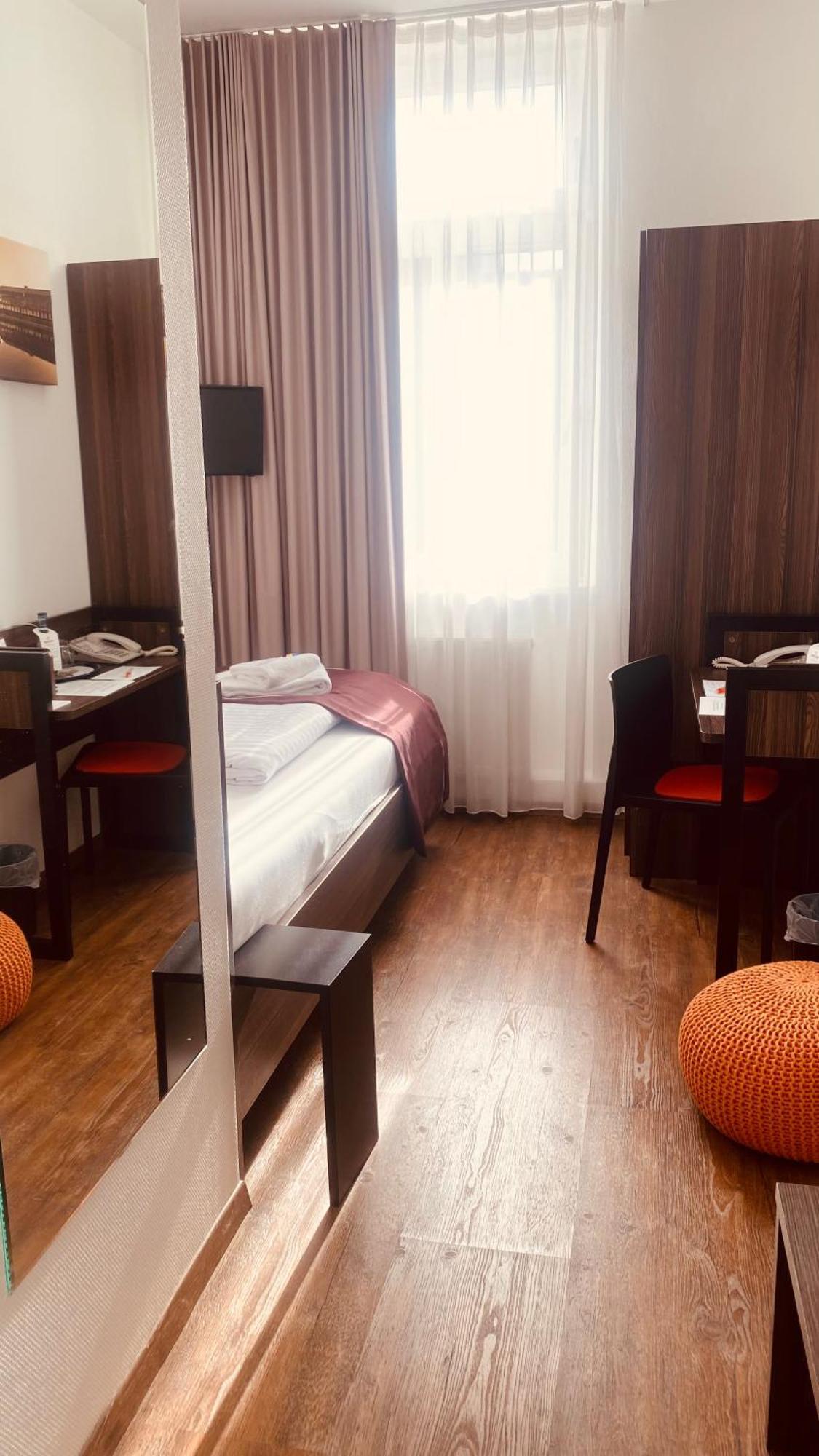Sevendays Hotel 卡尔斯鲁厄 外观 照片