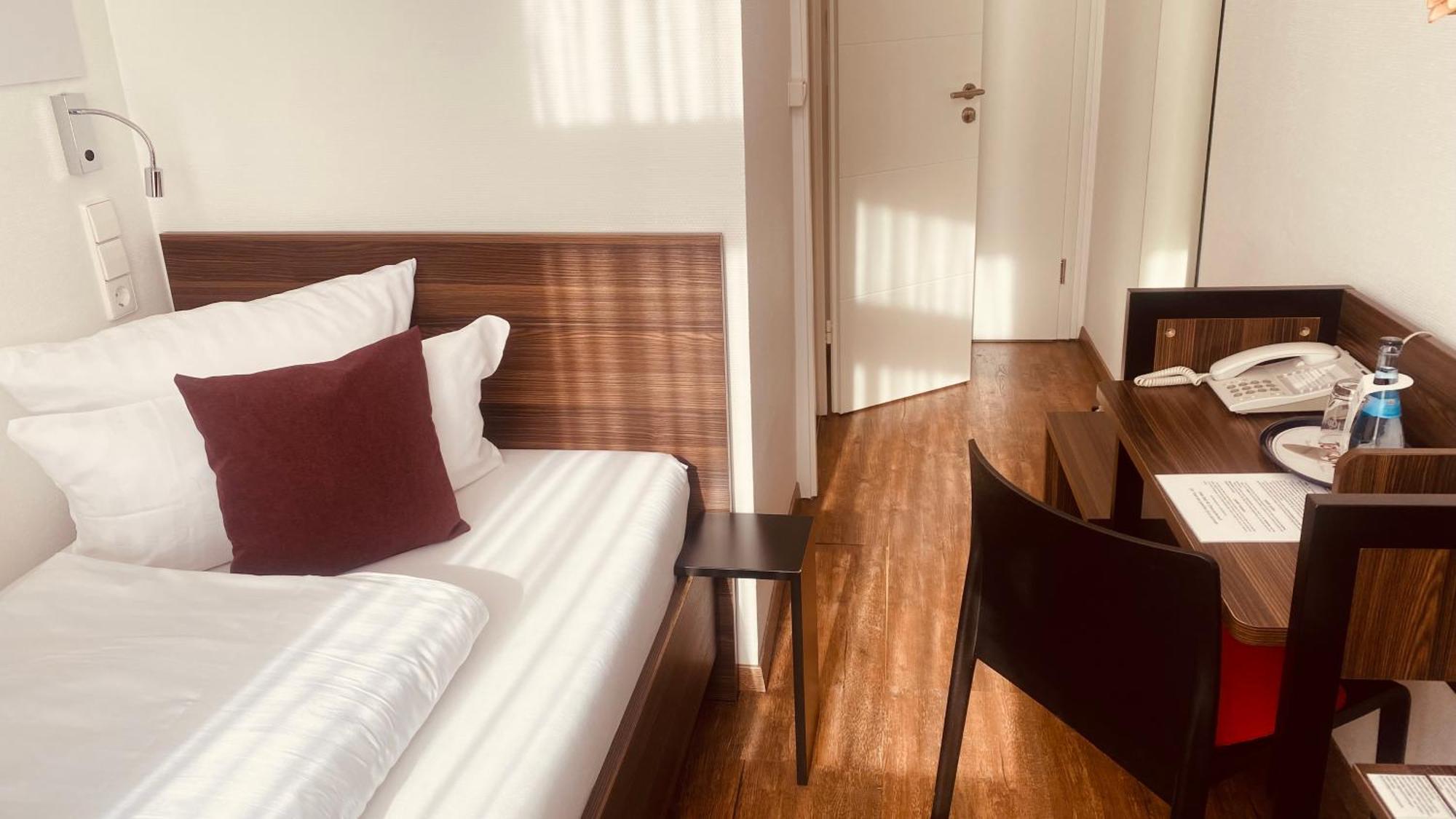 Sevendays Hotel 卡尔斯鲁厄 外观 照片